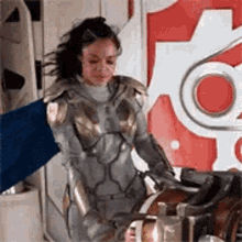 Valkyrie in Thor: Ragnarok suggestively repositioning a mounted laser gun